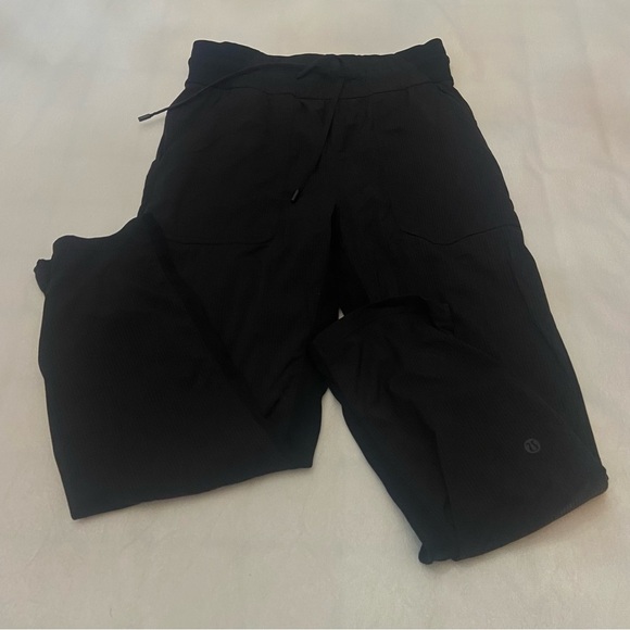 Lululemon Black Beyond the Studio Crop Pants Size 4 - 2200 - Picture 4 of 9